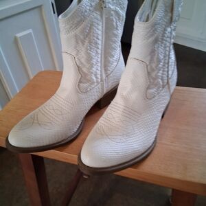 Pistola Textured White Western  Ankle Boots